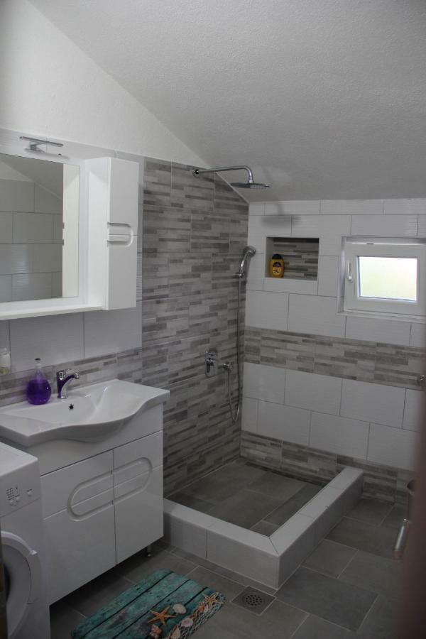 Holiday Home Flora Мостар Екстериор снимка
