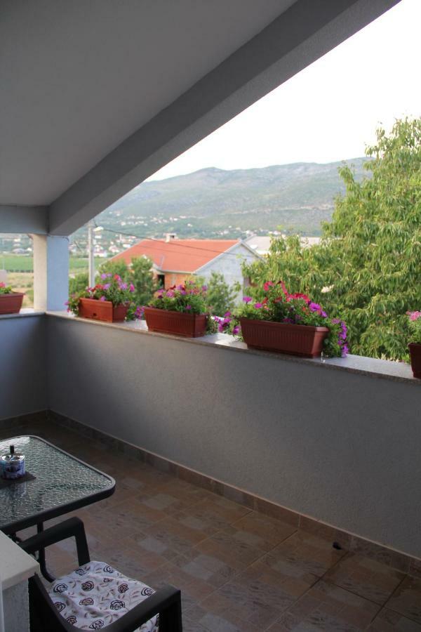 Holiday Home Flora Мостар Екстериор снимка