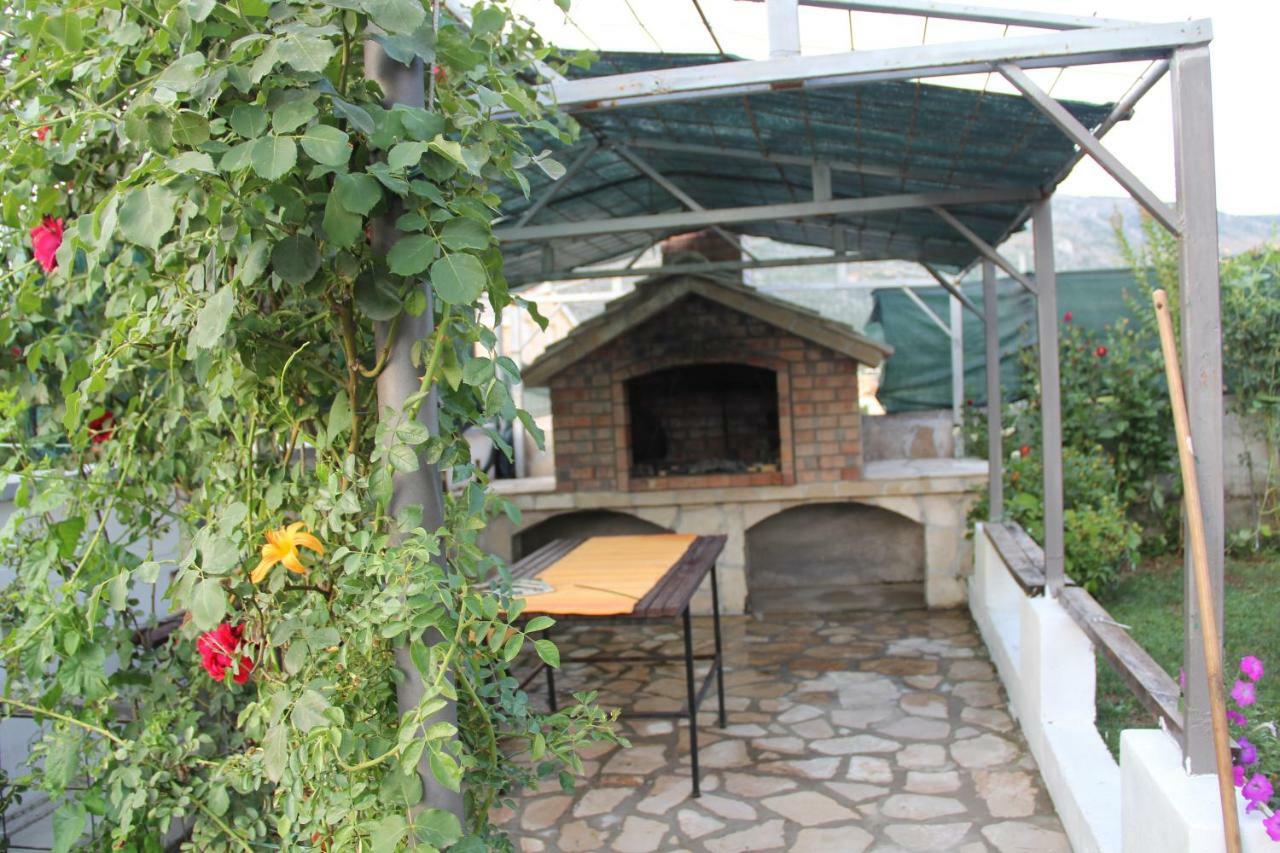 Holiday Home Flora Мостар Екстериор снимка